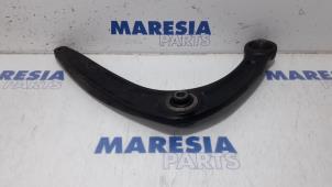Gebruikte Draagarm onder links-voor Peugeot 5008 I (0A/0E) 1.6 HDiF 16V Prijs € 30,00 Margeregeling aangeboden door Maresia Parts
