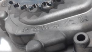 Oliepomp van een Peugeot 208 I (CA/CC/CK/CL) 1.0 Vti 12V PureTech 2013
