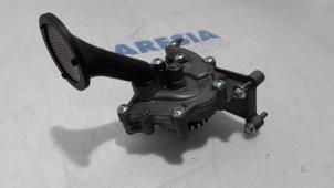 Oliepomp van een Peugeot 208 I (CA/CC/CK/CL) 1.0 Vti 12V PureTech 2013