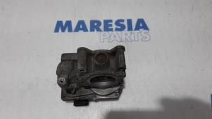 Gebruikte Gasklephuis Renault Clio IV Estate/Grandtour (7R) 0.9 Energy TCE 12V Prijs € 19,99 Margeregeling aangeboden door Maresia Parts