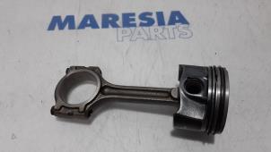 Gebruikte Zuiger Renault Clio IV Estate/Grandtour (7R) 0.9 Energy TCE 12V Prijs € 50,00 Margeregeling aangeboden door Maresia Parts