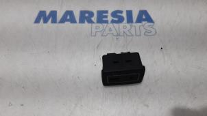 Gebruikte AUX/USB aansluiting Citroen Jumper (U9) 2.2 HDi 130 Prijs € 36,30 Inclusief btw aangeboden door Maresia Parts