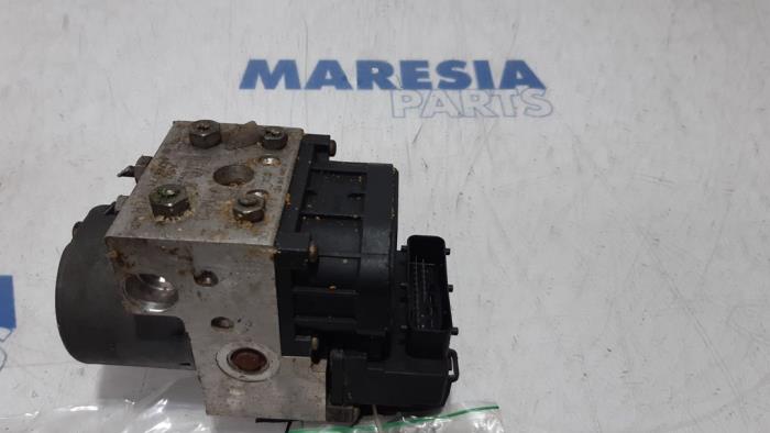 Gebruikte ABS Pomp Fiat Punto II (188) 1.9 JTD 80 ELX 3-Drs. Prijs € 40,00 Margeregeling aangeboden door Maresia Parts