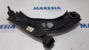 Gebruikte Draagarm onder rechts-voor Peugeot 308 (L3/L8/LB/LH/LP) 1.6 BlueHDi 100 Prijs € 30,00 Margeregeling aangeboden door Maresia Parts