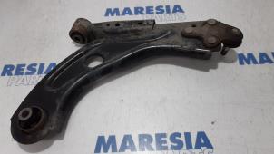 Gebruikte Draagarm onder links-voor Peugeot 308 (L3/L8/LB/LH/LP) 1.6 BlueHDi 100 Prijs € 30,00 Margeregeling aangeboden door Maresia Parts