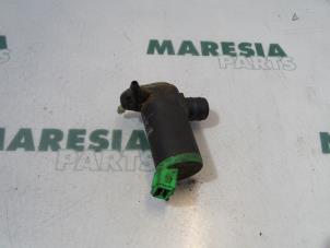Gebruikte Ruitensproeierpomp voor Peugeot 406 Break (8E/F) 1.8 16V Prijs € 10,00 Margeregeling aangeboden door Maresia Parts