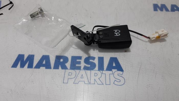 Veiligheidsgordel Insteek rechts-achter van een Alfa Romeo Giulietta (940) 1.4 TB 16V 2010