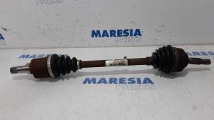 Gebruikte Steekas links-voor Peugeot 207 SW (WE/WU) 1.4 16V Vti Prijs € 25,00 Margeregeling aangeboden door Maresia Parts