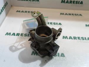 Gebruikte Gasklephuis Renault Megane Coupé (DA) 1.6i Prijs € 45,00 Margeregeling aangeboden door Maresia Parts