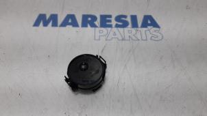 Gebruikte Sensor regen Renault Clio IV Estate/Grandtour (7R) 0.9 Energy TCE 12V Prijs € 15,00 Margeregeling aangeboden door Maresia Parts