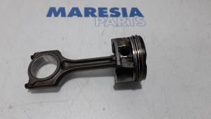 Gebruikte Zuiger Peugeot 3008 I (0U/HU) 1.6 16V THP 150 Prijs € 50,00 Margeregeling aangeboden door Maresia Parts