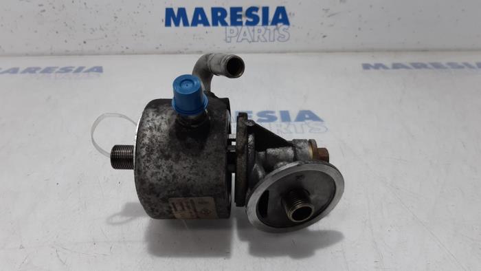 Gebruikte Oliefilterhouder Renault Clio II Societe (SB) 1.5 dCi 65 Prijs € 50,00 Margeregeling aangeboden door Maresia Parts