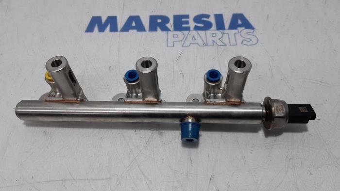 Gebruikte Verstuiver brug Peugeot 308 (L3/L8/LB/LH/LP) 1.2 12V e-THP PureTech 130 Prijs € 30,00 Margeregeling aangeboden door Maresia Parts