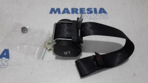 Gebruikte Veiligheidsgordel links-achter Peugeot 308 CC (4B) 1.6 16V THP 155 Prijs € 50,00 Margeregeling aangeboden door Maresia Parts