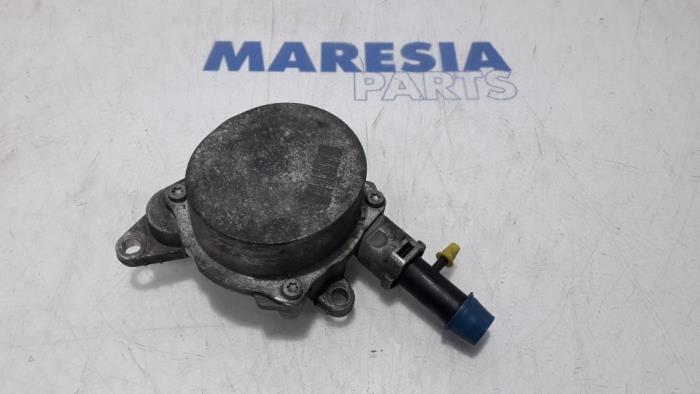 Gebruikte Vacuumpomp (Diesel) Renault Master III (MA/MB/MC/MD/MH/MF/MG/MH) 2.3 dCi 16V Prijs € 60,50 Inclusief btw aangeboden door Maresia Parts