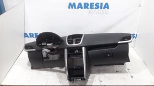 Gebruikte Dashboard Peugeot 207 SW (WE/WU) 1.6 16V Prijs € 199,50 Margeregeling aangeboden door Maresia Parts