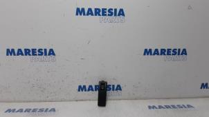 Gebruikte Schakelaar Peugeot 207 SW (WE/WU) 1.6 16V Prijs € 20,00 Margeregeling aangeboden door Maresia Parts