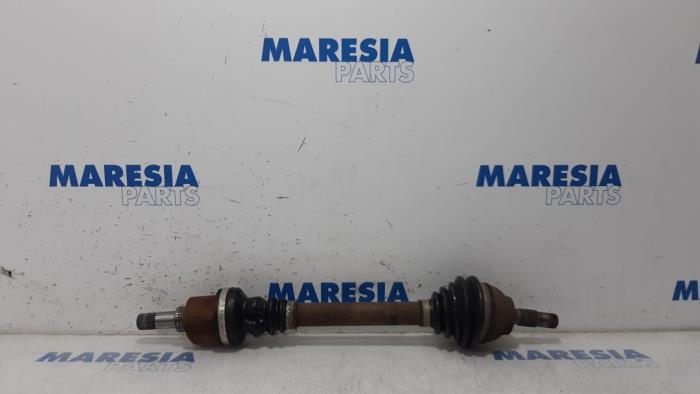 Gebruikte Aandrijfas links-voor Citroen Berlingo Cinqspace, Multispace 1.6 Hdi 16V Prijs € 29,99 Margeregeling aangeboden door Maresia Parts