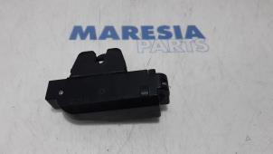 Gebruikte Slotmechaniek Achterklep Citroen C3 (FC/FL/FT) 1.4 Prijs € 20,00 Margeregeling aangeboden door Maresia Parts