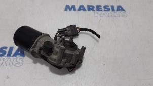 Gebruikte Ruitenwissermotor voor Renault Trafic New (FL) 2.0 dCi 16V 90 Prijs € 90,75 Inclusief btw aangeboden door Maresia Parts