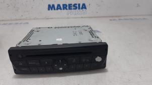 Gebruikte Radio CD Speler Renault Trafic New (FL) 2.0 dCi 16V 90 Prijs € 190,58 Inclusief btw aangeboden door Maresia Parts