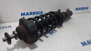 Gebruikte Mac Phersonpoot links-voor Renault Trafic New (FL) 2.0 dCi 16V 90 Prijs € 78,65 Inclusief btw aangeboden door Maresia Parts