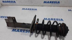 Gebruikte Mac Phersonpoot rechts-voor Peugeot 308 (4A/C) 1.6 16V THP 155 Prijs € 50,00 Margeregeling aangeboden door Maresia Parts