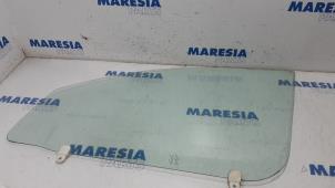 Gebruikte Portierruit 4Deurs links-voor Peugeot 4007 (VU/VV) 2.4 16V Prijs € 50,00 Margeregeling aangeboden door Maresia Parts