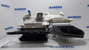 Gebruikte Chaufagebak Peugeot 4007 (VU/VV) 2.4 16V Prijs € 210,00 Margeregeling aangeboden door Maresia Parts