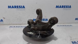 Gebruikte Fusee links-achter Alfa Romeo 159 Sportwagon (939BX) 1.9 JTS 16V Prijs € 157,50 Margeregeling aangeboden door Maresia Parts