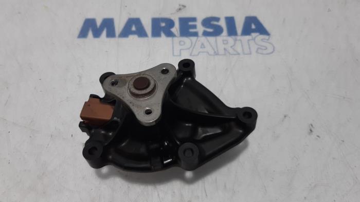 Gebruikte Waterpomp Peugeot 308 CC (4B) 1.6 16V THP 155 Prijs € 30,00 Margeregeling aangeboden door Maresia Parts