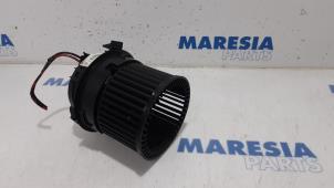Gebruikte Kachel Ventilatiemotor Peugeot 208 I (CA/CC/CK/CL) 1.2 Vti 12V PureTech 82 Prijs € 24,95 Margeregeling aangeboden door Maresia Parts