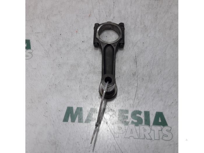 Gebruikte Drijfstang Fiat Scudo (270) 2.0 D Multijet Prijs € 60,50 Inclusief btw aangeboden door Maresia Parts