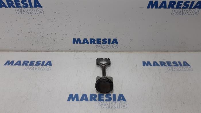 Gebruikte Zuiger Citroen C1 1.0 Vti 68 12V Prijs € 50,00 Margeregeling aangeboden door Maresia Parts
