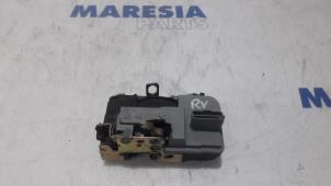 Gebruikte Slotmechaniek Portier 4Deurs rechts-voor Peugeot 206 (2A/C/H/J/S) 1.4 XR,XS,XT,Gentry Prijs € 25,00 Margeregeling aangeboden door Maresia Parts