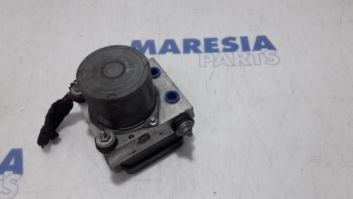 Gebruikte ABS Pomp Citroen Jumper (U9) 2.0 Blue HDi 160 Prijs € 349,39 Inclusief btw aangeboden door Maresia Parts