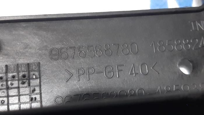 Frontpaneel van een Peugeot 3008 I (0U/HU) 1.6 16V THP 155 2010
