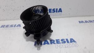 Gebruikte Chaufage Ventilatiemotor Peugeot 3008 I (0U/HU) 1.6 16V THP 155 Prijs € 40,00 Margeregeling aangeboden door Maresia Parts