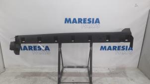 Gebruikte Sideskirt links Dacia Duster (HS) 1.6 16V Prijs € 50,00 Margeregeling aangeboden door Maresia Parts