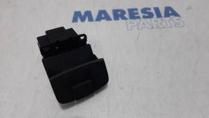 Gebruikte Handrem schakelaar Renault Espace (JK) 2.0 16V Turbo Prijs € 30,00 Margeregeling aangeboden door Maresia Parts