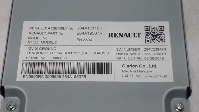 Radio module van een Renault Clio V (RJAB) 1.0 TCe 100 12V 2019