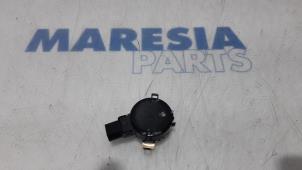 Gebruikte Sensor regen Renault Clio V (RJAB) 1.0 TCe 100 12V Prijs € 45,00 Margeregeling aangeboden door Maresia Parts