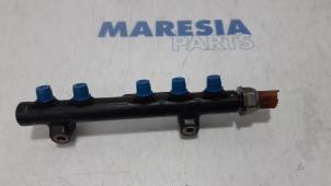 Gebruikte Injector brug Peugeot 308 (L3/L8/LB/LH/LP) 1.6 BlueHDi 120 Prijs € 35,00 Margeregeling aangeboden door Maresia Parts