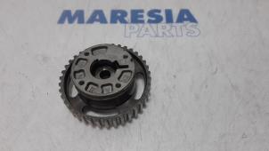 Gebruikte Nokkenas Tandwiel Peugeot 208 I (CA/CC/CK/CL) 1.2 Vti 12V PureTech 82 Prijs € 35,00 Margeregeling aangeboden door Maresia Parts