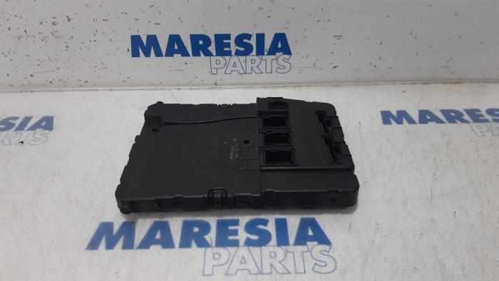 Gebruikte Computer Body Control Renault Grand Scénic II (JM) 2.0 16V Prijs € 105,00 Margeregeling aangeboden door Maresia Parts