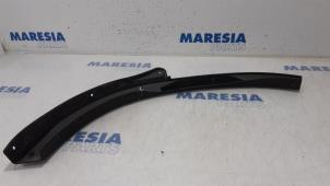 Gebruikte Sierstrip Renault Master II (ED/HD/UD) 2.5 dCi 16V 100 Prijs € 25,00 Margeregeling aangeboden door Maresia Parts