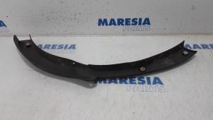 Gebruikte Sierstrip Renault Master II (ED/HD/UD) 2.5 dCi 16V 100 Prijs € 25,00 Margeregeling aangeboden door Maresia Parts