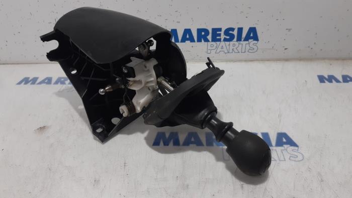 Gebruikte Versnellingspook Renault Trafic (1FL/2FL/3FL/4FL) 1.6 dCi 125 Twin Turbo Prijs € 60,50 Inclusief btw aangeboden door Maresia Parts