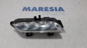 Gebruikte Dagrijverlichting rechts Renault Clio IV (5R) 0.9 Energy TCE 90 12V Prijs € 40,00 Margeregeling aangeboden door Maresia Parts