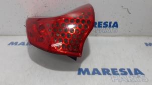 Gebruikte Achterlicht rechts Peugeot 3008 I (0U/HU) 1.6 16V THP 150 Prijs € 70,00 Margeregeling aangeboden door Maresia Parts